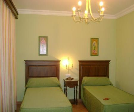 Hotel Santa Cruz Los Palacios Y Villafranca Zewnętrze zdjęcie