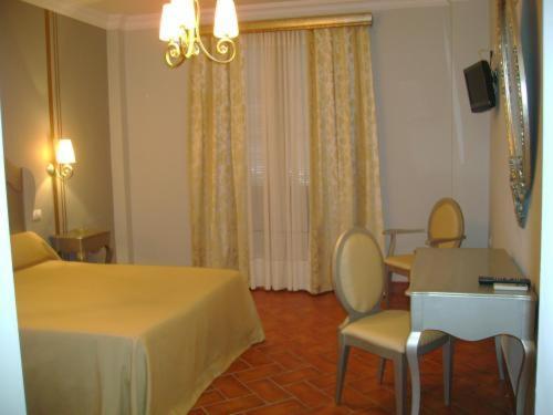 Hotel Santa Cruz Los Palacios Y Villafranca Zewnętrze zdjęcie